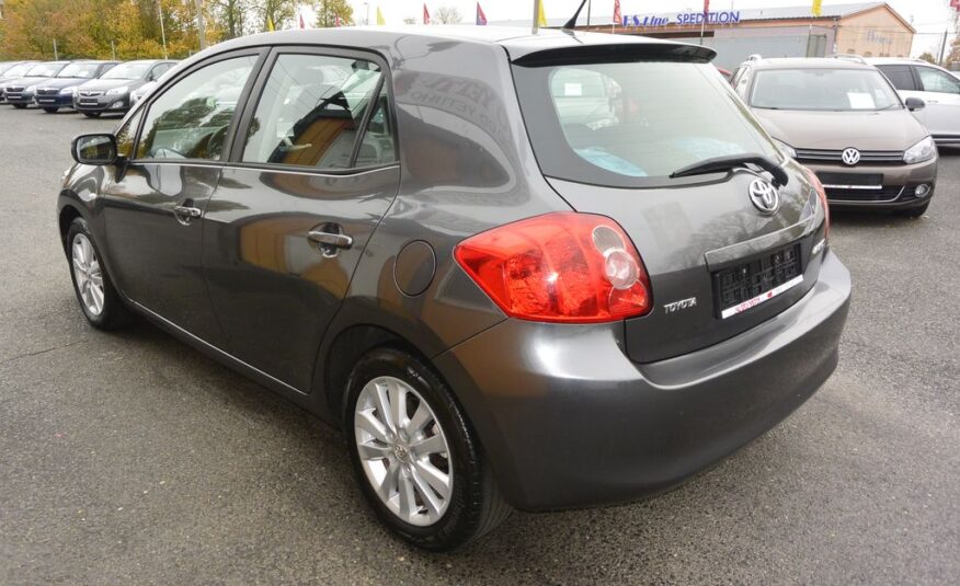 Toyota Auris 1.6VVTi Executive 91kW