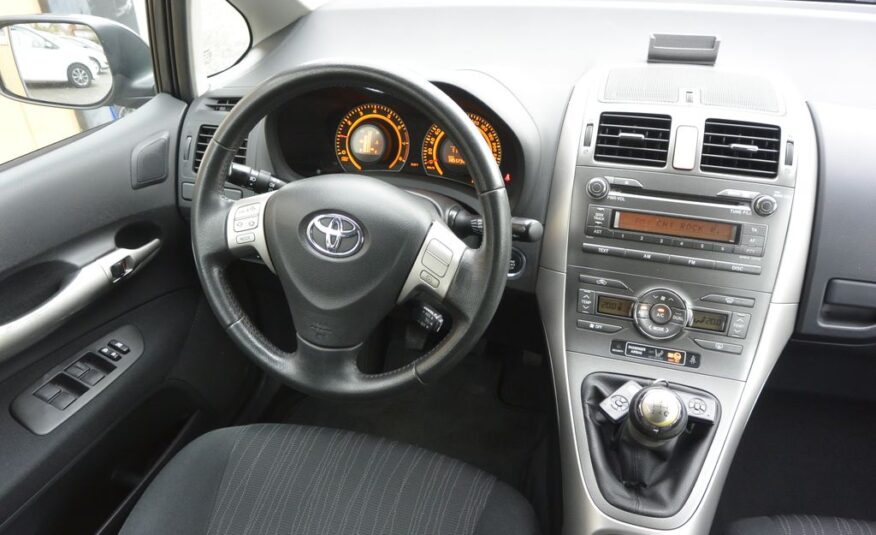 Toyota Auris 1.6VVTi Executive 91kW