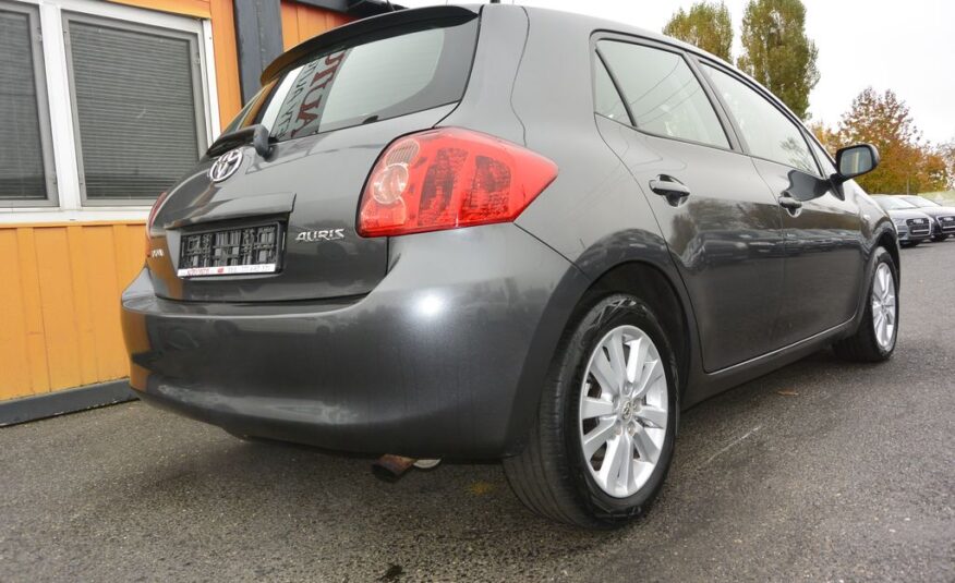 Toyota Auris 1.6VVTi Executive 91kW