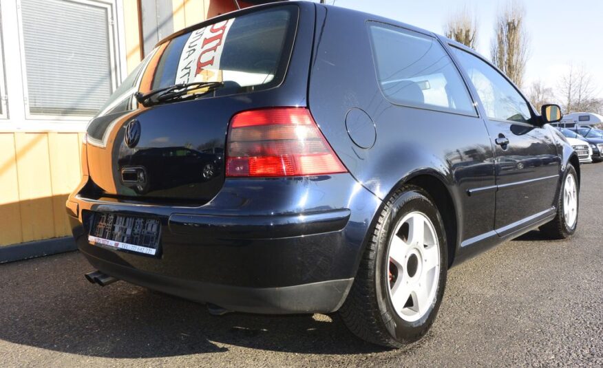 Volkswagen Golf 1.6i 81kW